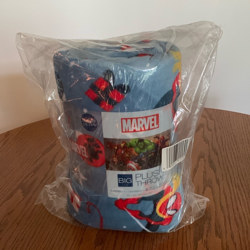 NWT The Big One Marvel Plush Throw Blanket Holiday Spiderman 5 ft x 6 ft Sealed